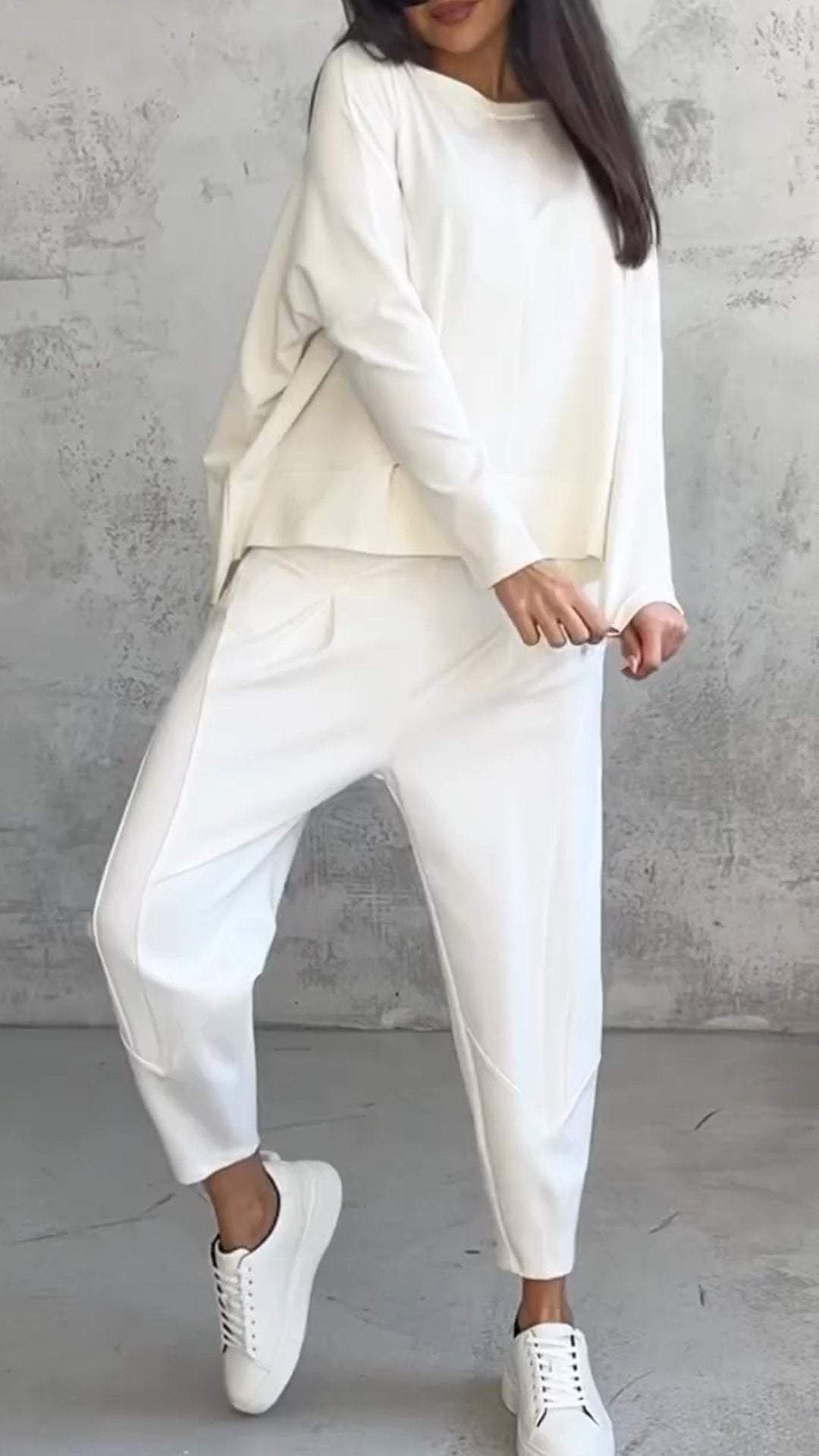 Casual zomerset voor dames met losvallende trui en taps toelopende broek