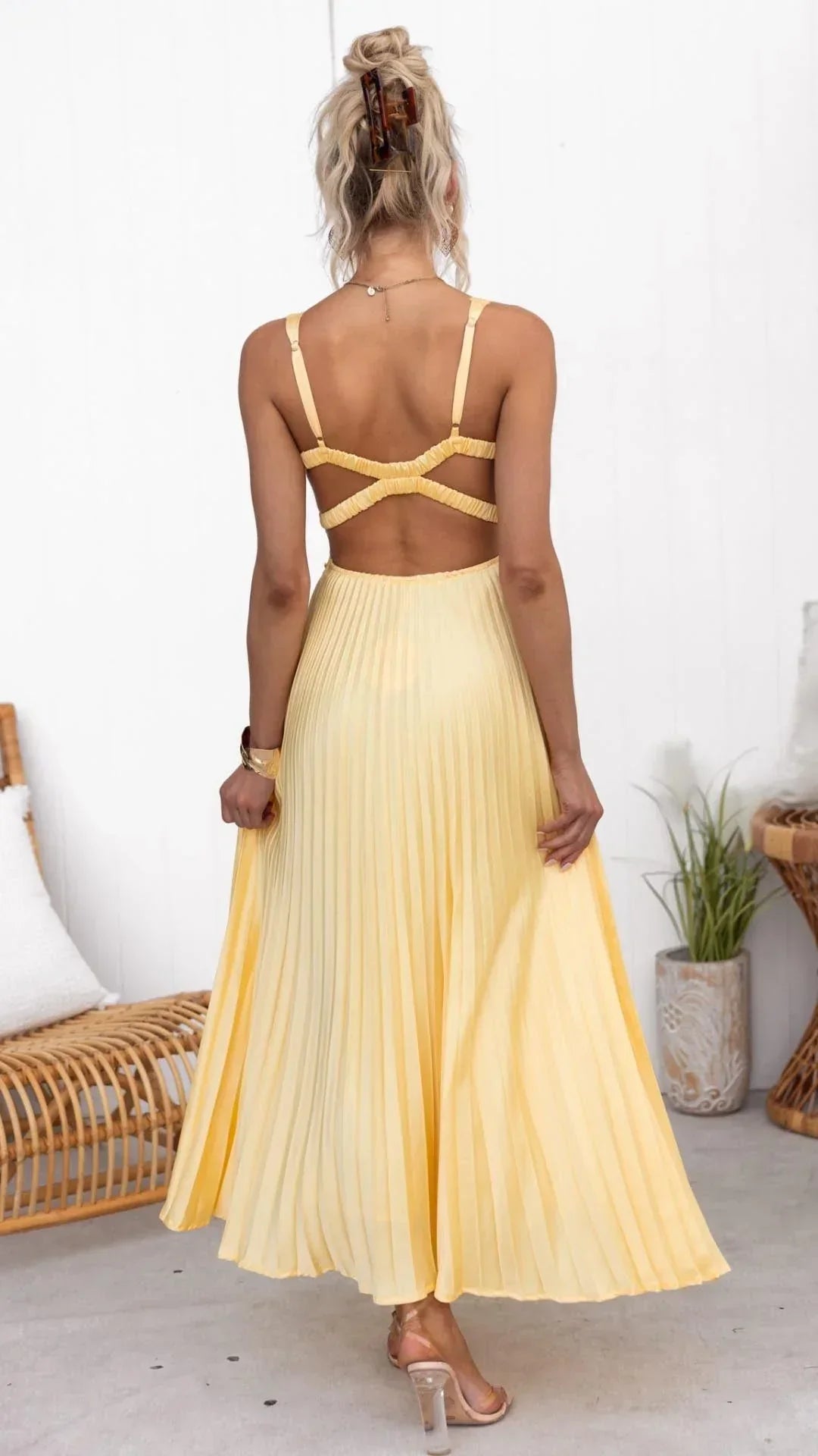 Elegante gele plissé maxi-jurk met V-hals