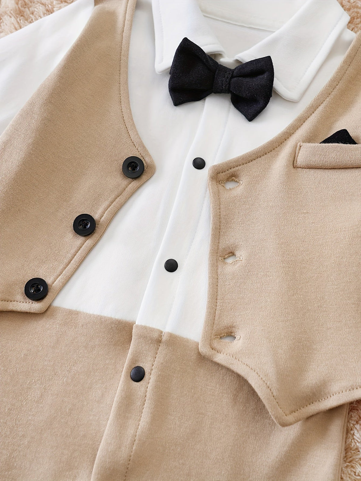 Babyromper met vlinderdas
