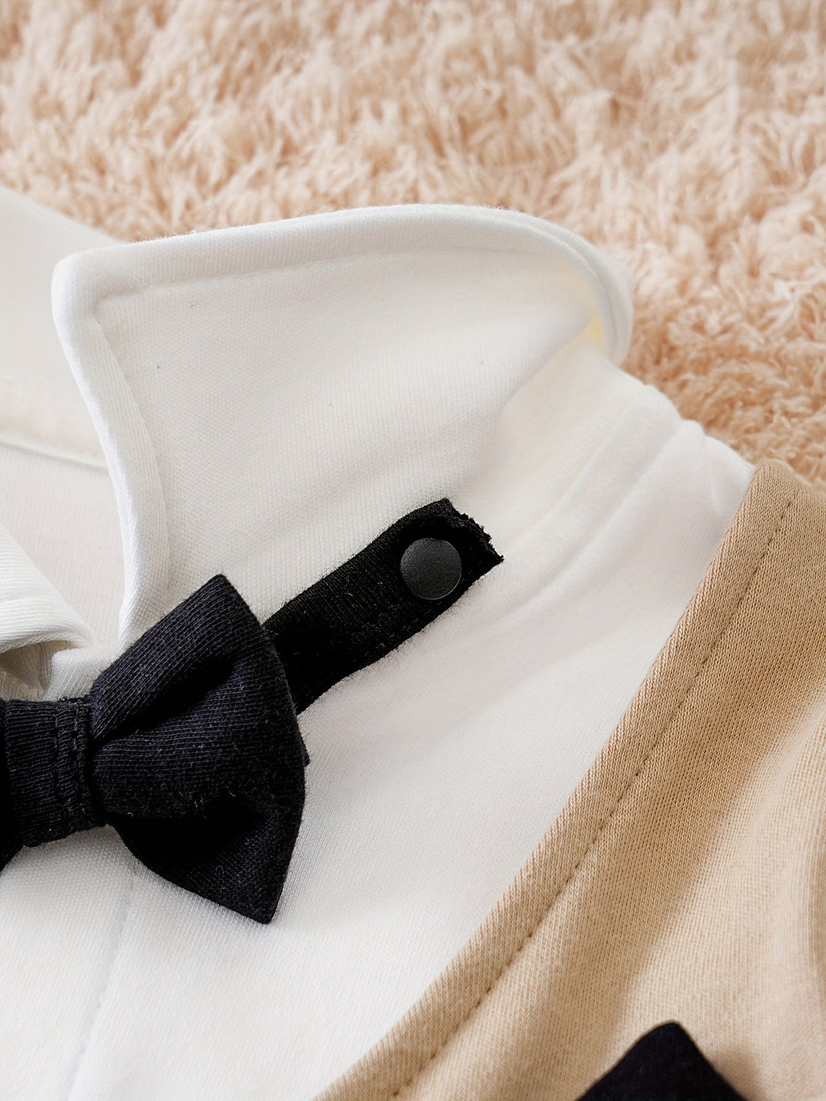 Babyromper met vlinderdas