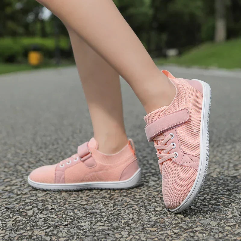 Barefoot sneakers voor kinderen met brede neus en handige klittenbandsluiting