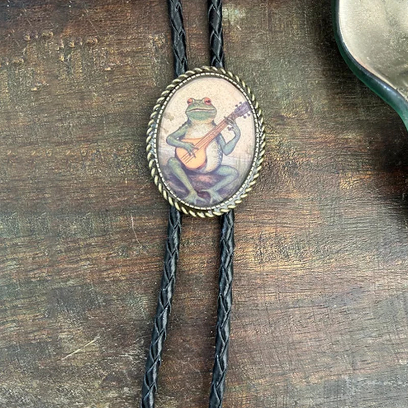Bolo tie met banjospelende kikker