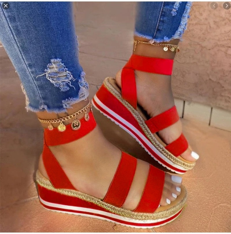 Dames espadrilles met sleehak, gekruiste bandjes en open teen