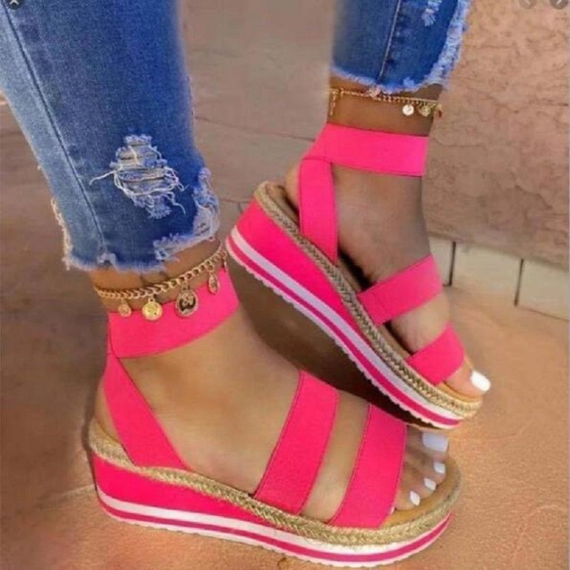 Dames espadrilles met sleehak, gekruiste bandjes en open teen