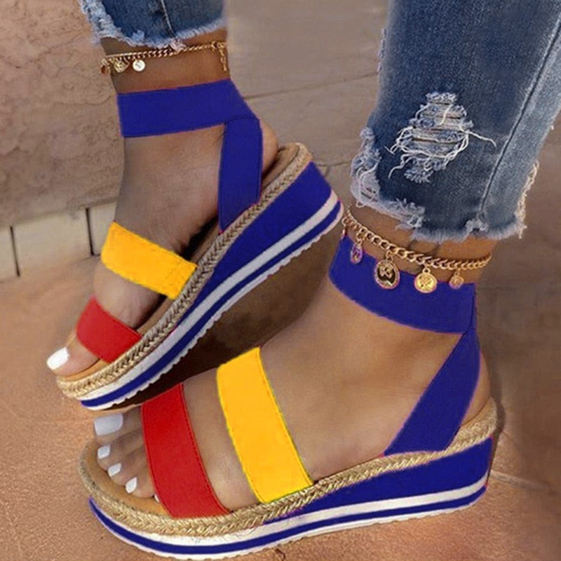 Dames espadrilles met sleehak, gekruiste bandjes en open teen