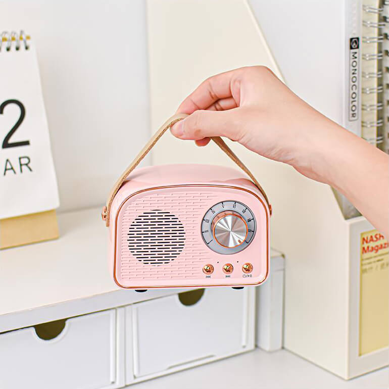 Draagbare bluetooth-speaker in retrostijl met hoogwaardige geluidskwaliteit en lange batterijduur – compact en stijlvol ontwerp