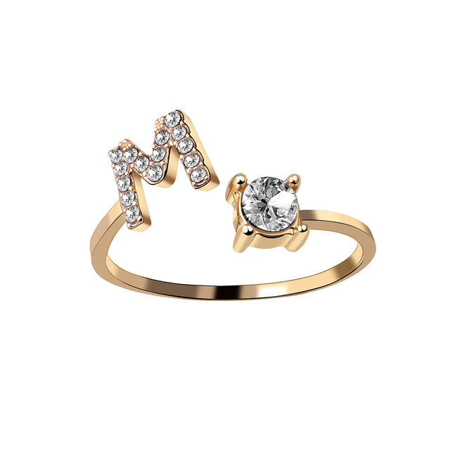 Elegante ring met initialen om herinneringen levend te houden