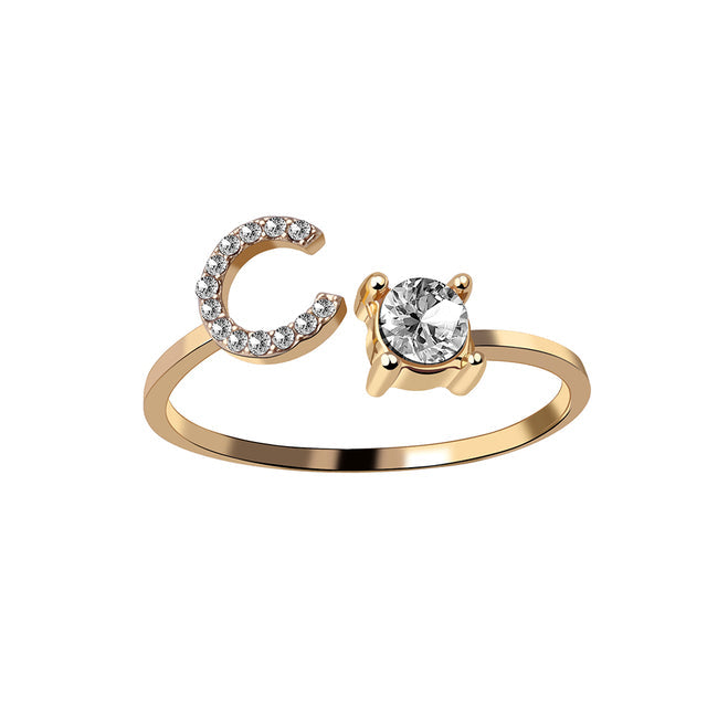 Elegante ring met initialen om herinneringen levend te houden