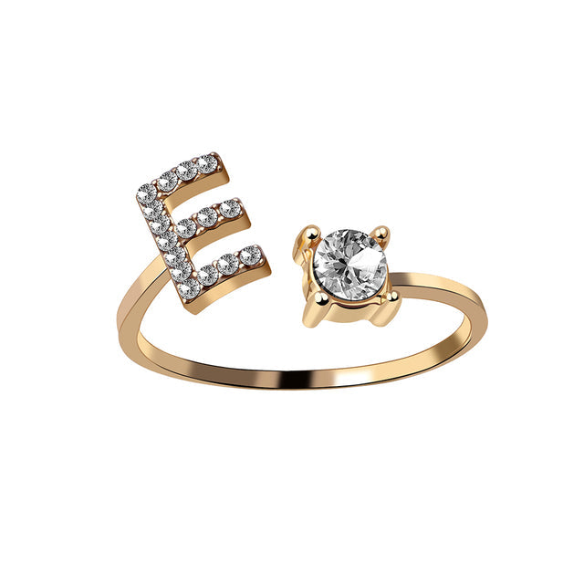 Elegante ring met initialen om herinneringen levend te houden