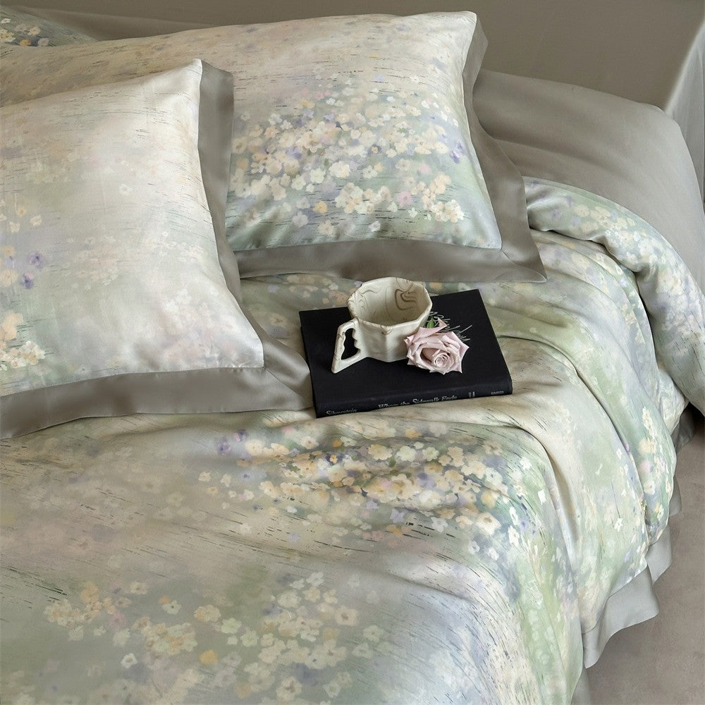 Elegante satijnen beddengoedset met aquarel bloemenprint en satijnen bies