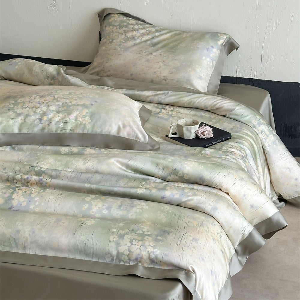 Elegante satijnen beddengoedset met aquarel bloemenprint en satijnen bies