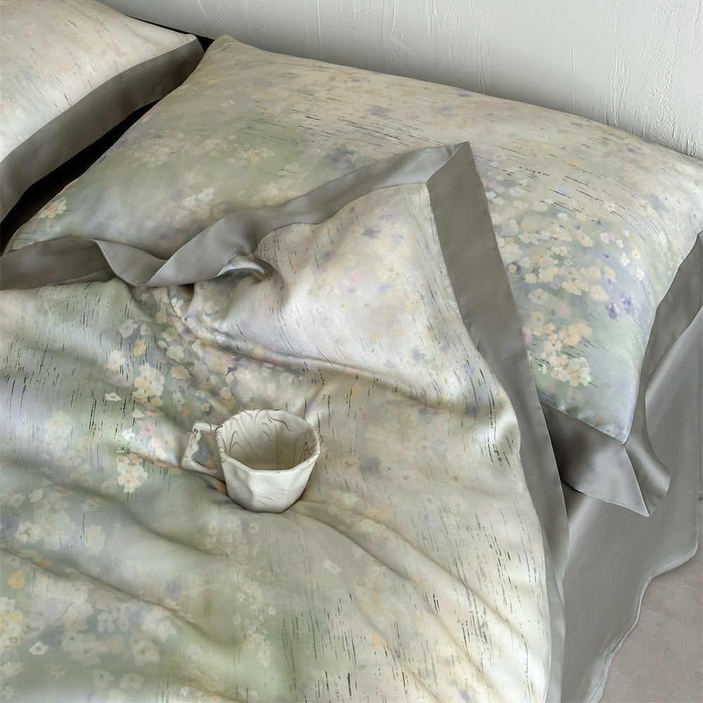 Elegante satijnen beddengoedset met aquarel bloemenprint en satijnen bies