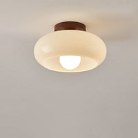 Franse Bauhaus plafonnière – warm sfeervol licht met houten detail