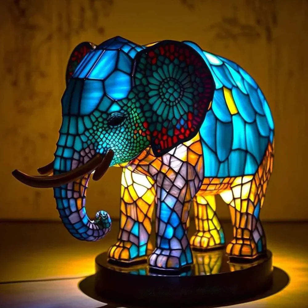 Glazen lamp met dierenmotieven en zacht licht
