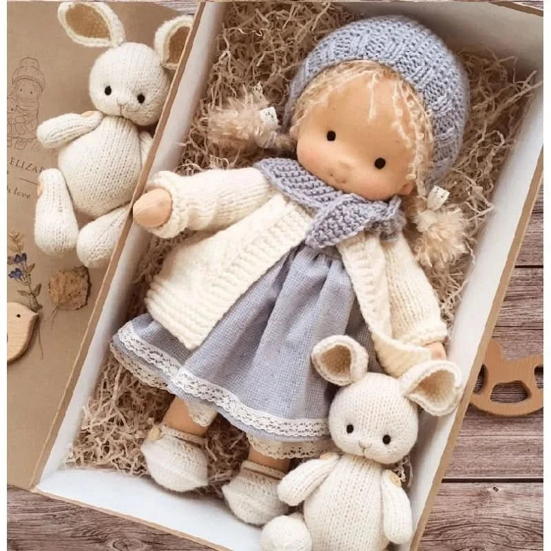 Handgemaakte pluche pop – Elise speelgoed in Waldorf-stijl