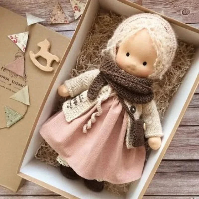 Handgemaakte pluche pop – Waldorf Emma speelgoed