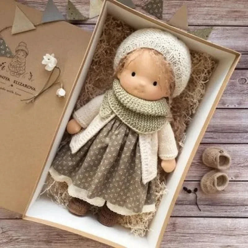 Handgemaakte pluche pop – Waldorf Emma speelgoed