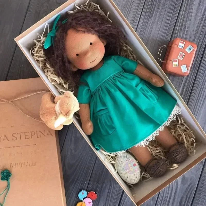 Handgemaakte pluche pop – Waldorf Emma speelgoed