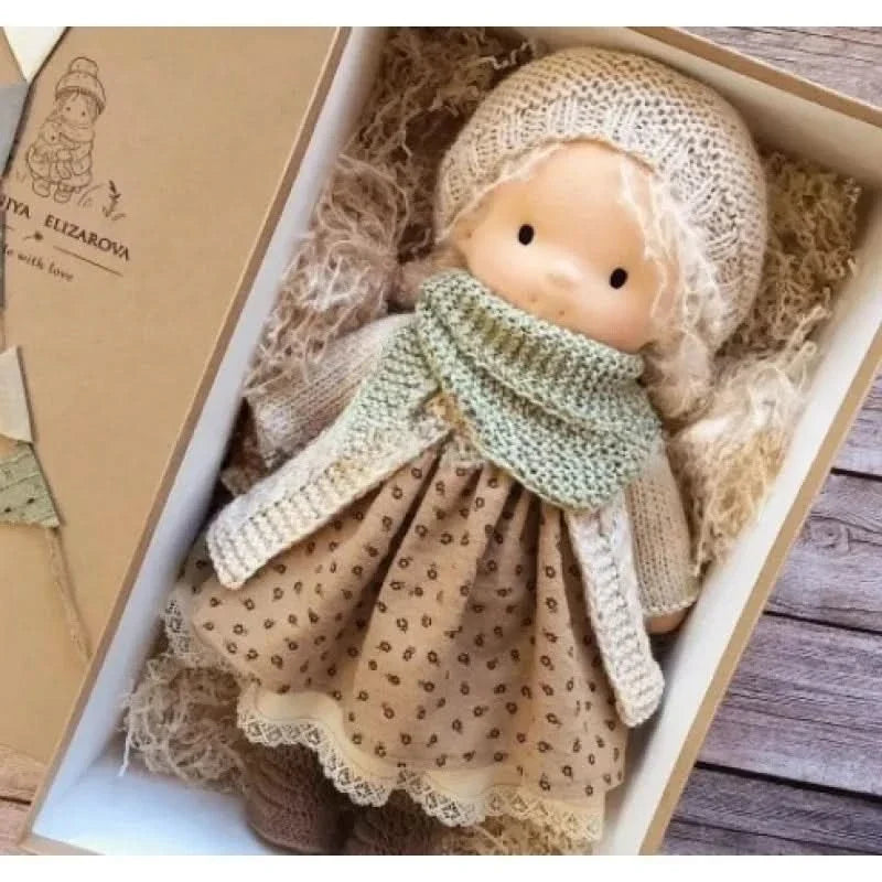 Handgemaakte pluche pop – Waldorf Emma speelgoed
