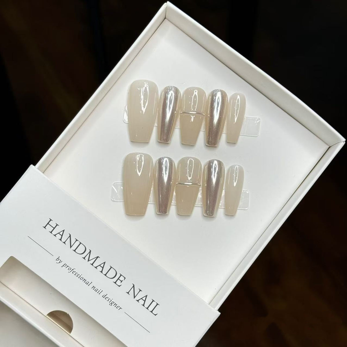 Handgemaakte press-on nagelset met glanzende afwerking