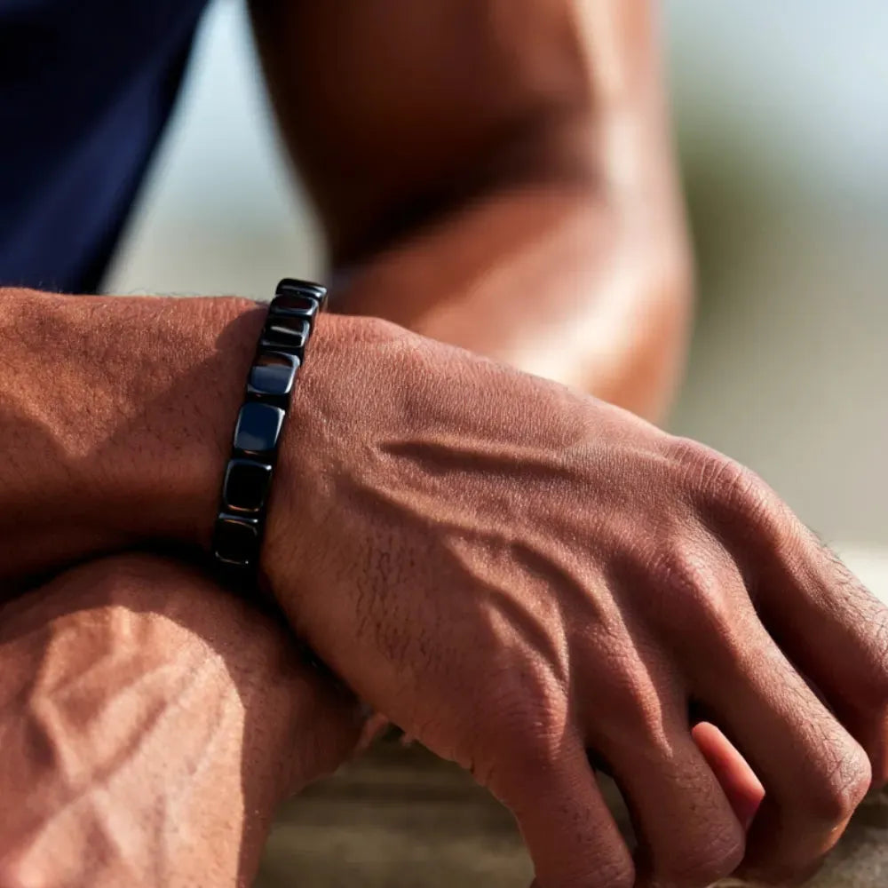 Hematiet armband voor heren – Elegant, sterk & stijlvolle energie