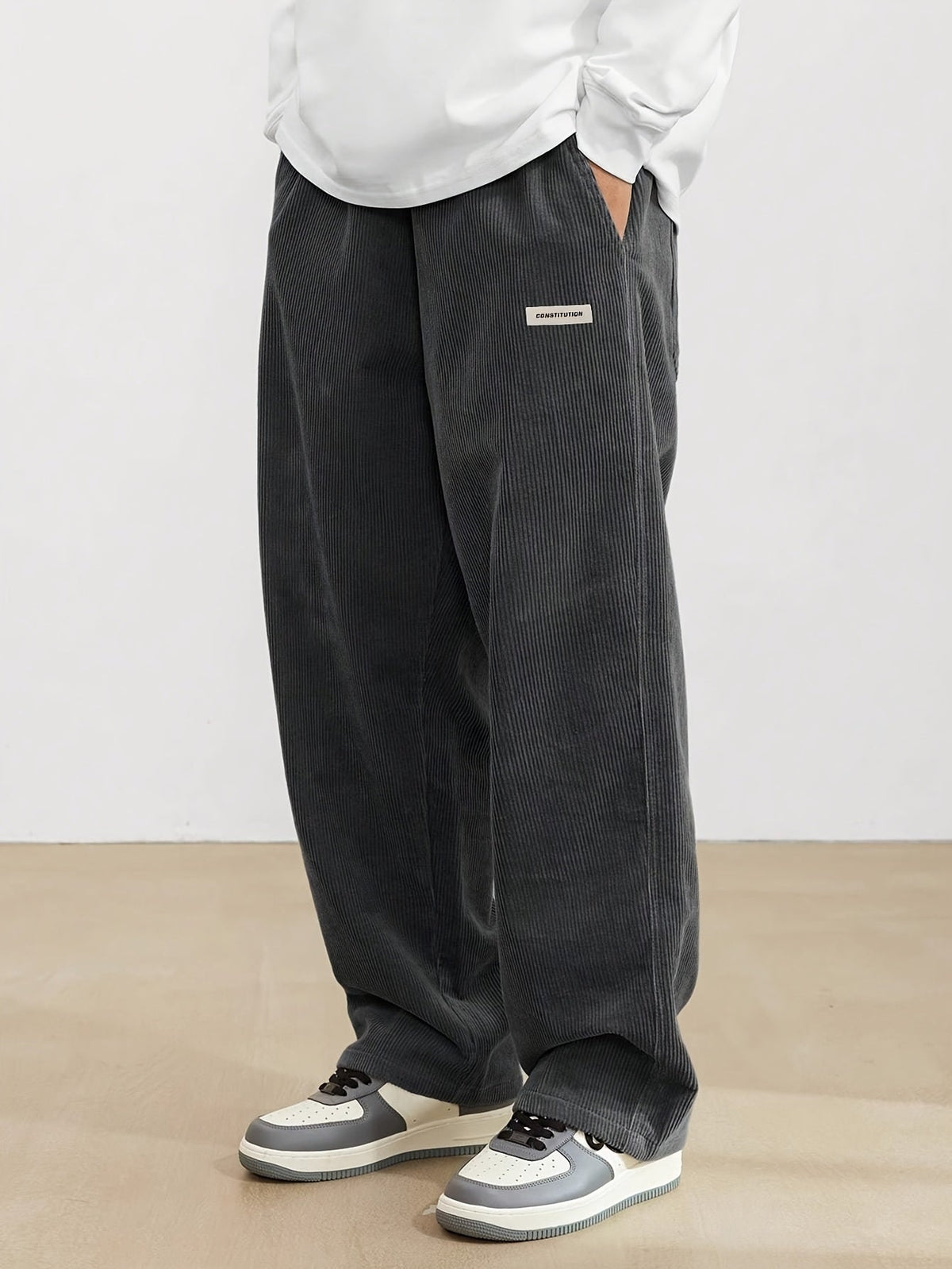 Herenbroek met wijde pijpen – Loose fit, elastische tailleband, zacht materiaal, bruin of lichtgrijs