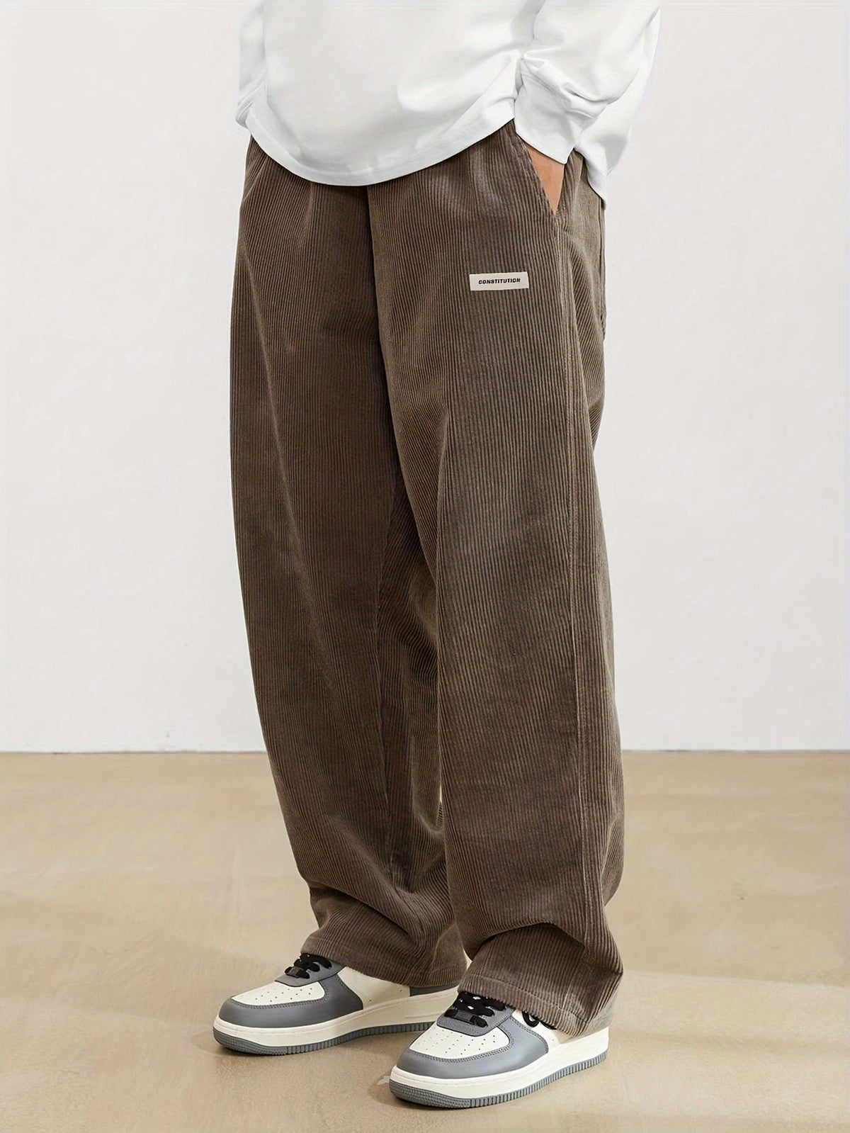 Herenbroek met wijde pijpen – Loose fit, elastische tailleband, zacht materiaal, bruin of lichtgrijs