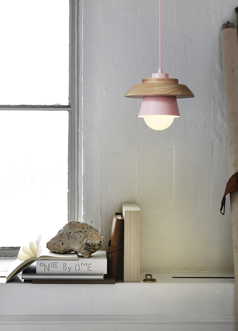 Houten hanglamp in Scandinavisch natuurlijk design