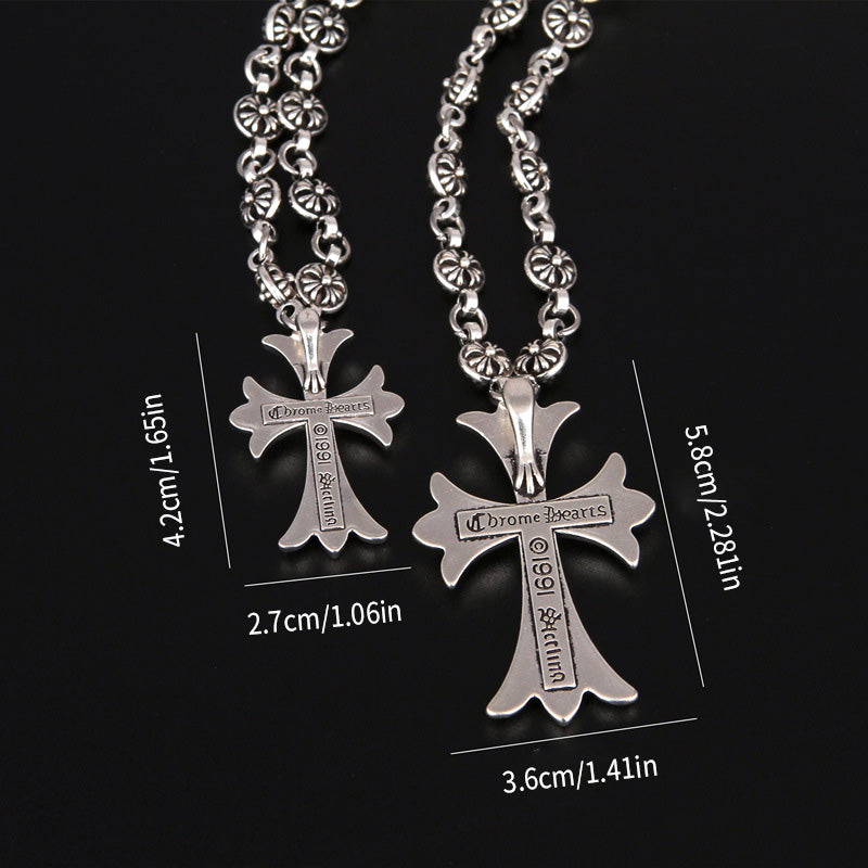 Ketting met decoratieve kruishanger in zilverkleur