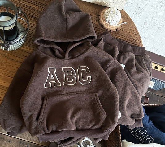 Kinderkledingset voor de winter met bontvoering