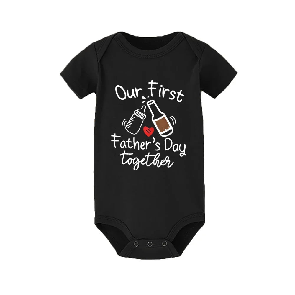 Matching outfits voor vader en baby voor de eerste Vaderdag