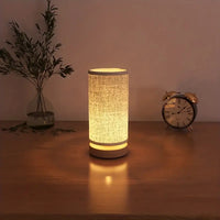 Minimalistische houten tafellamp en nachtlamp met zacht warm licht