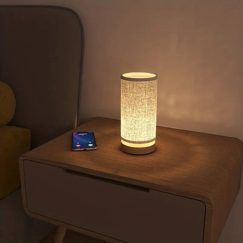 Minimalistische houten tafellamp en nachtlamp met zacht warm licht