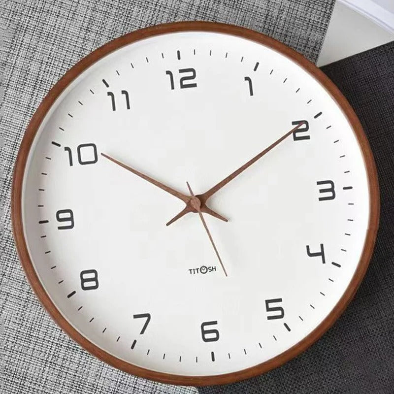 Minimalistische houten wandklok