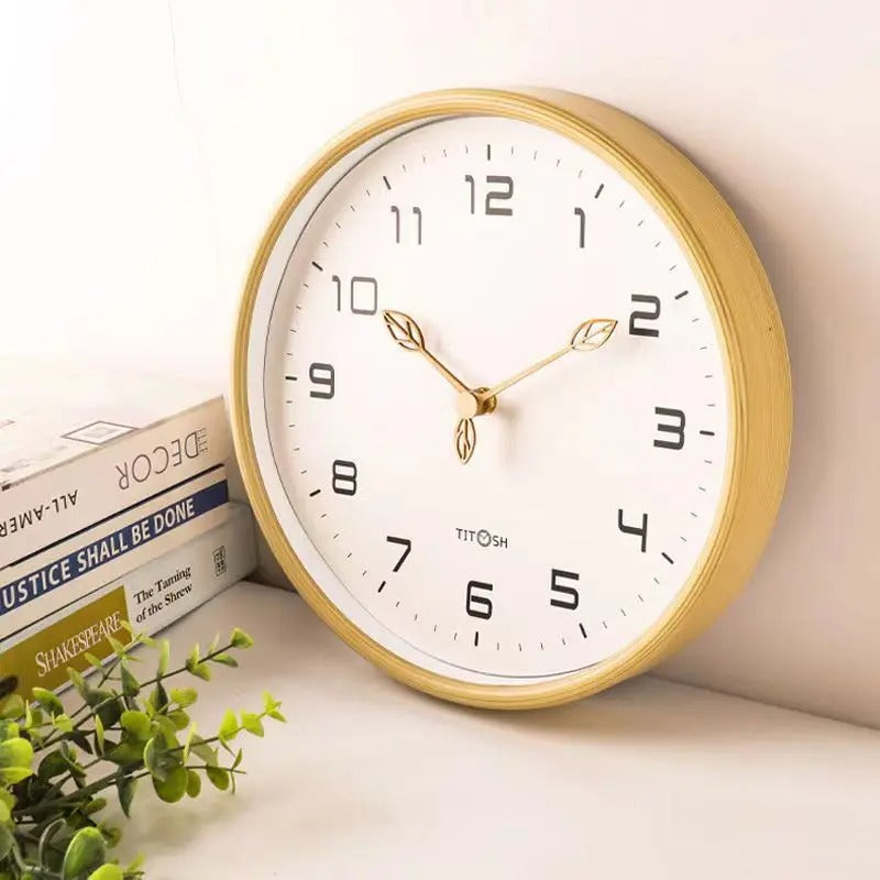 Minimalistische houten wandklok