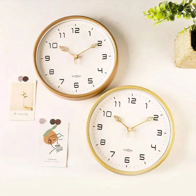Minimalistische houten wandklok