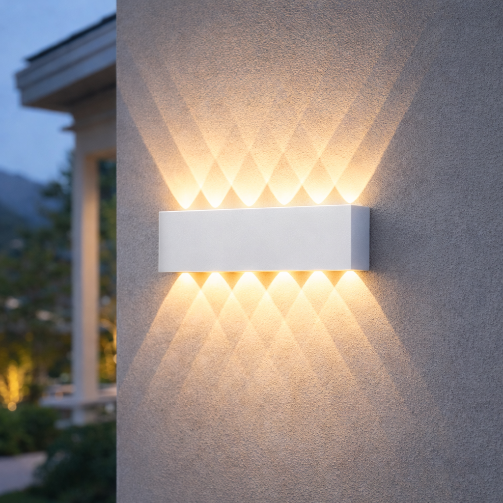 Minimalistische LED-wandlamp met up- en downlight voor binnen en buiten