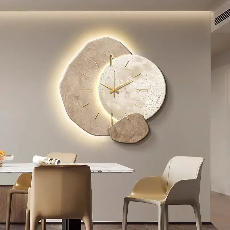 Moderne wandklok met uniek design