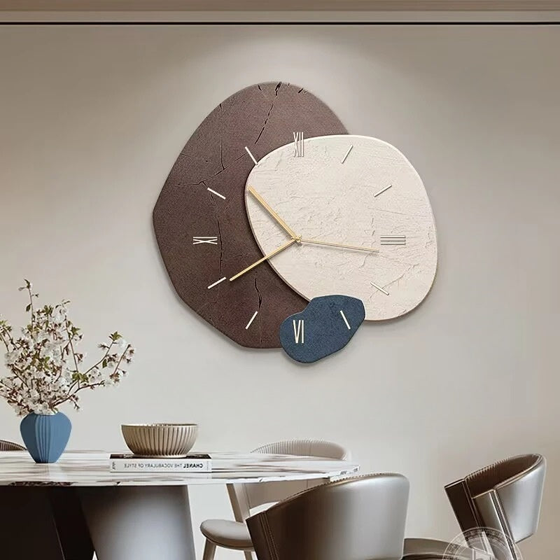 Moderne wandklok met uniek design