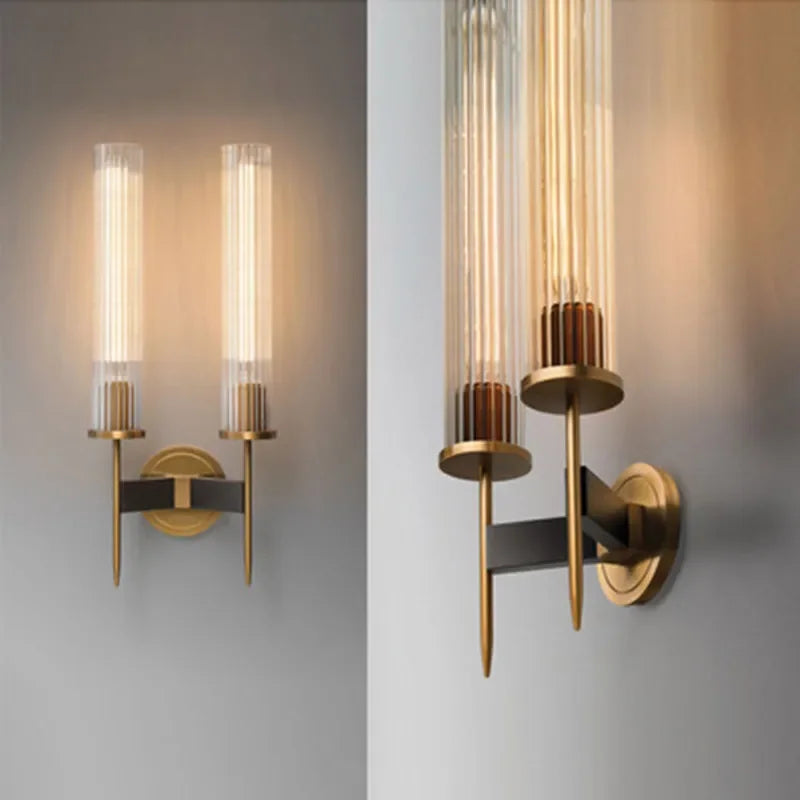 Moderne wandlamp met geribbeld glas en koperen afwerking – hoogte 30 cm
