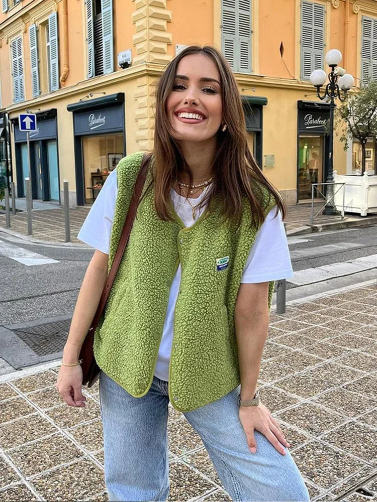 Modieus damesgilet met knopen