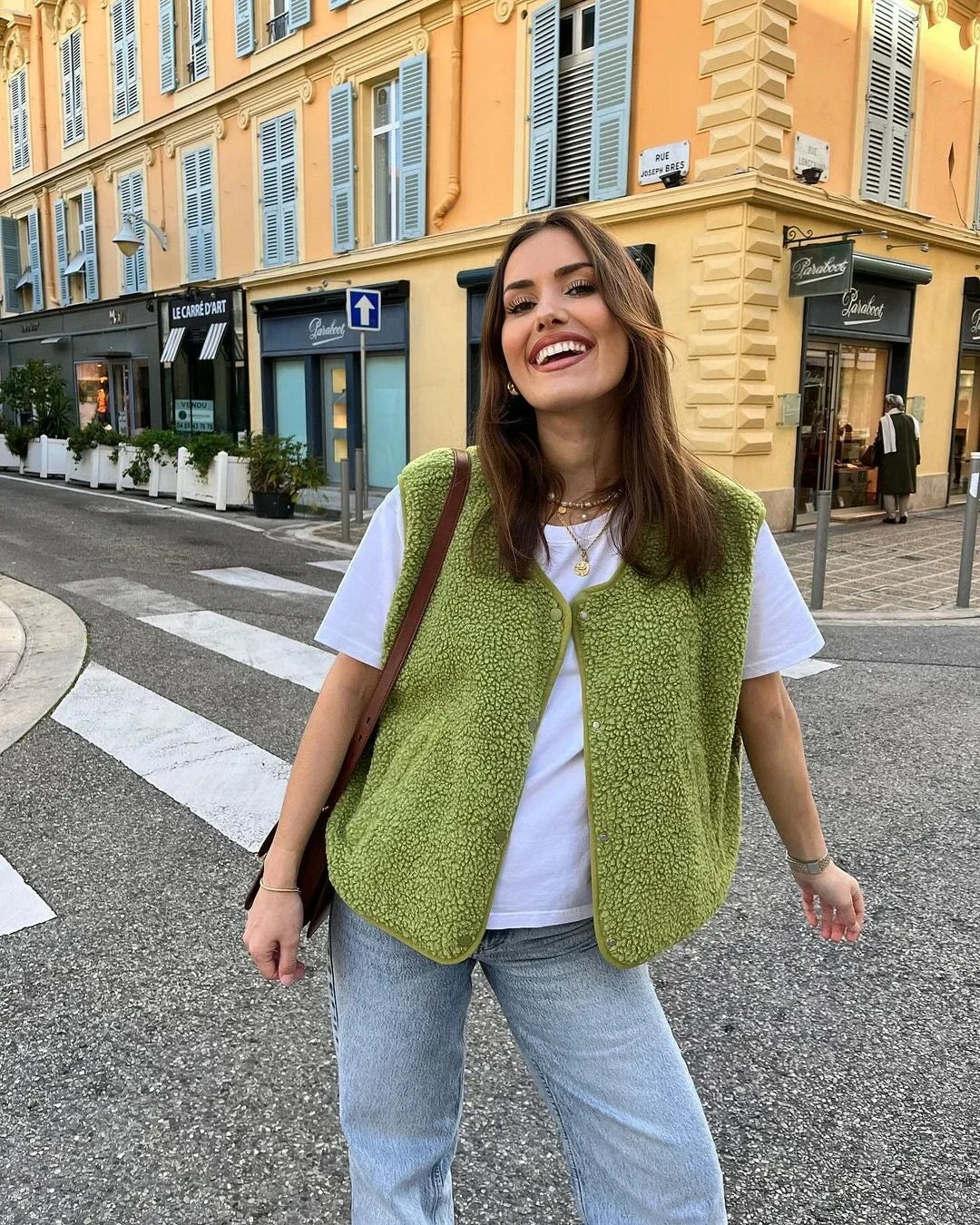 Modieus damesgilet met knopen