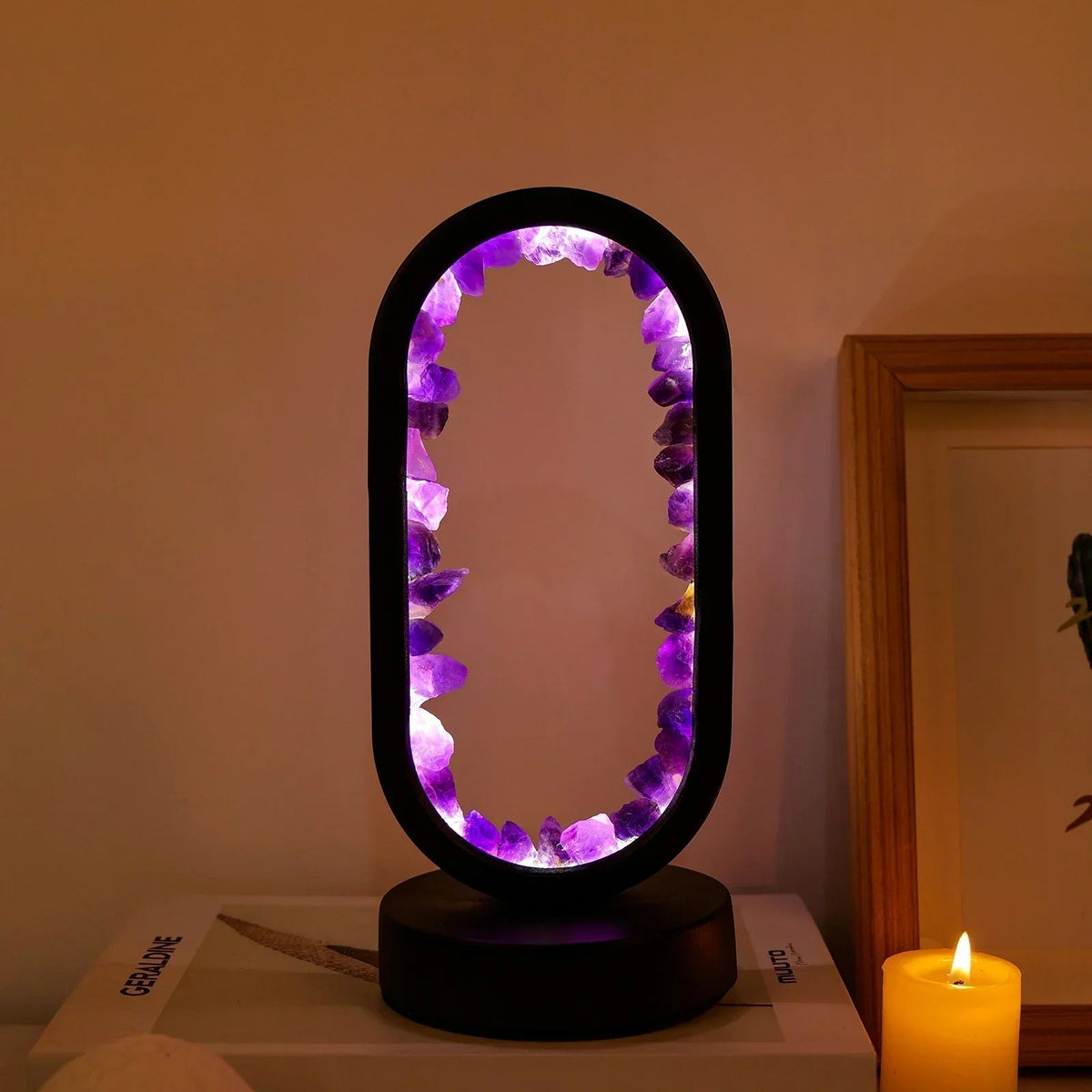 Natuurlijke amethist kristallamp – ontspannende gloed voor slaapkamer en meditatie