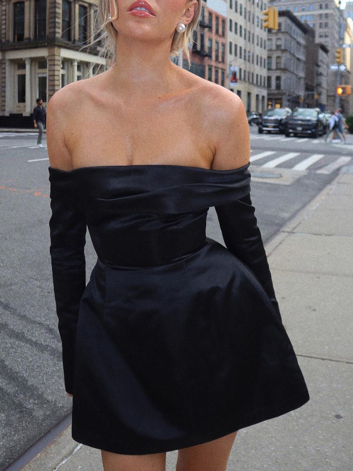 Off-shoulder mini-jurk voor dames met lange mouwen en city-chic stijl
