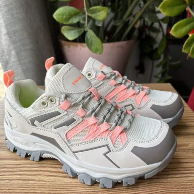 Orthopedische wandelschoenen met voetboogondersteuning