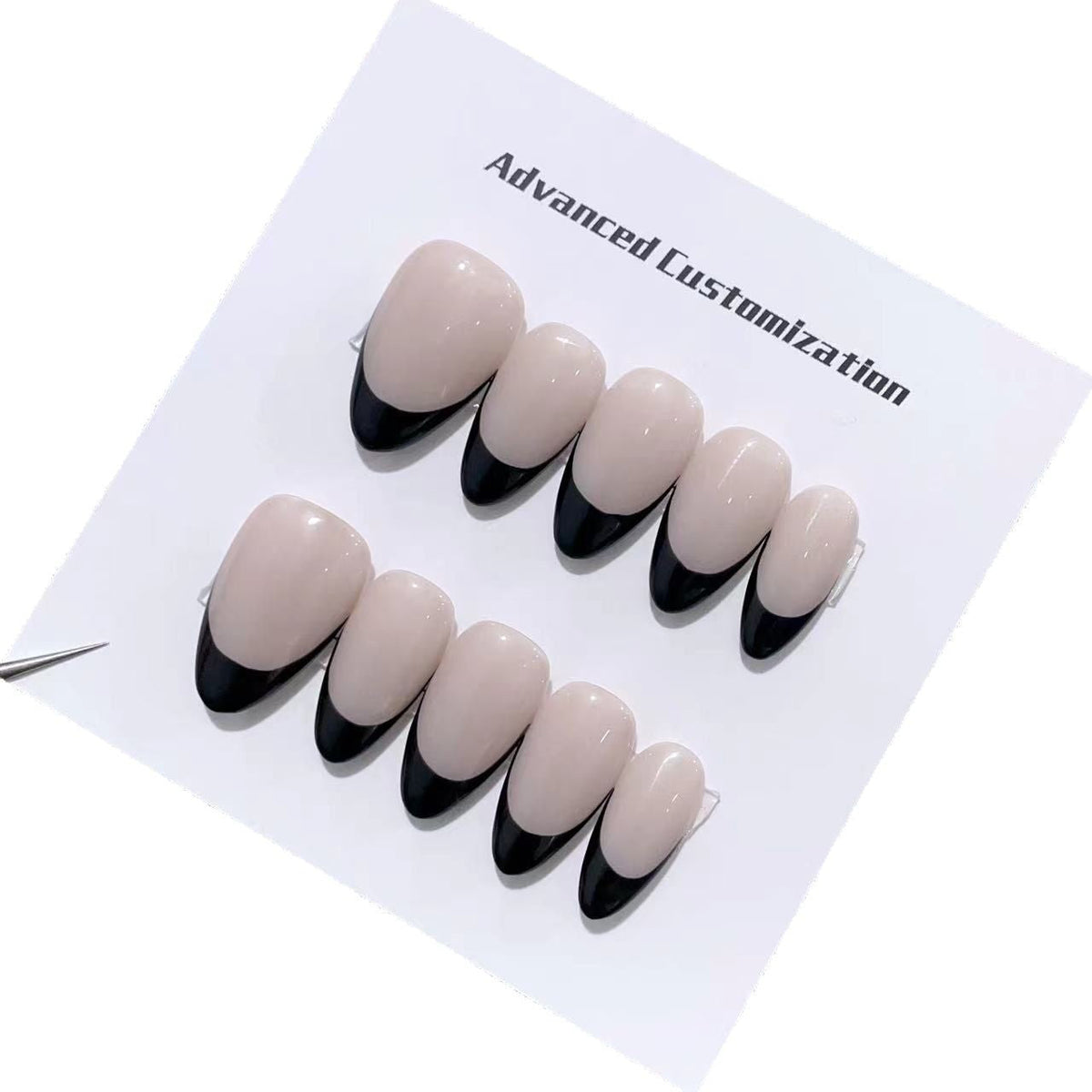Premium aanpasbare press-on nagels met elegant French tip-design
