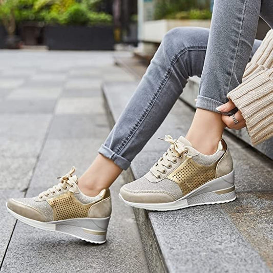 Sneakers met sleehak