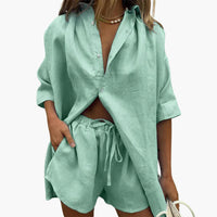 Tweedelige dames set met knopenlijst en shorts
