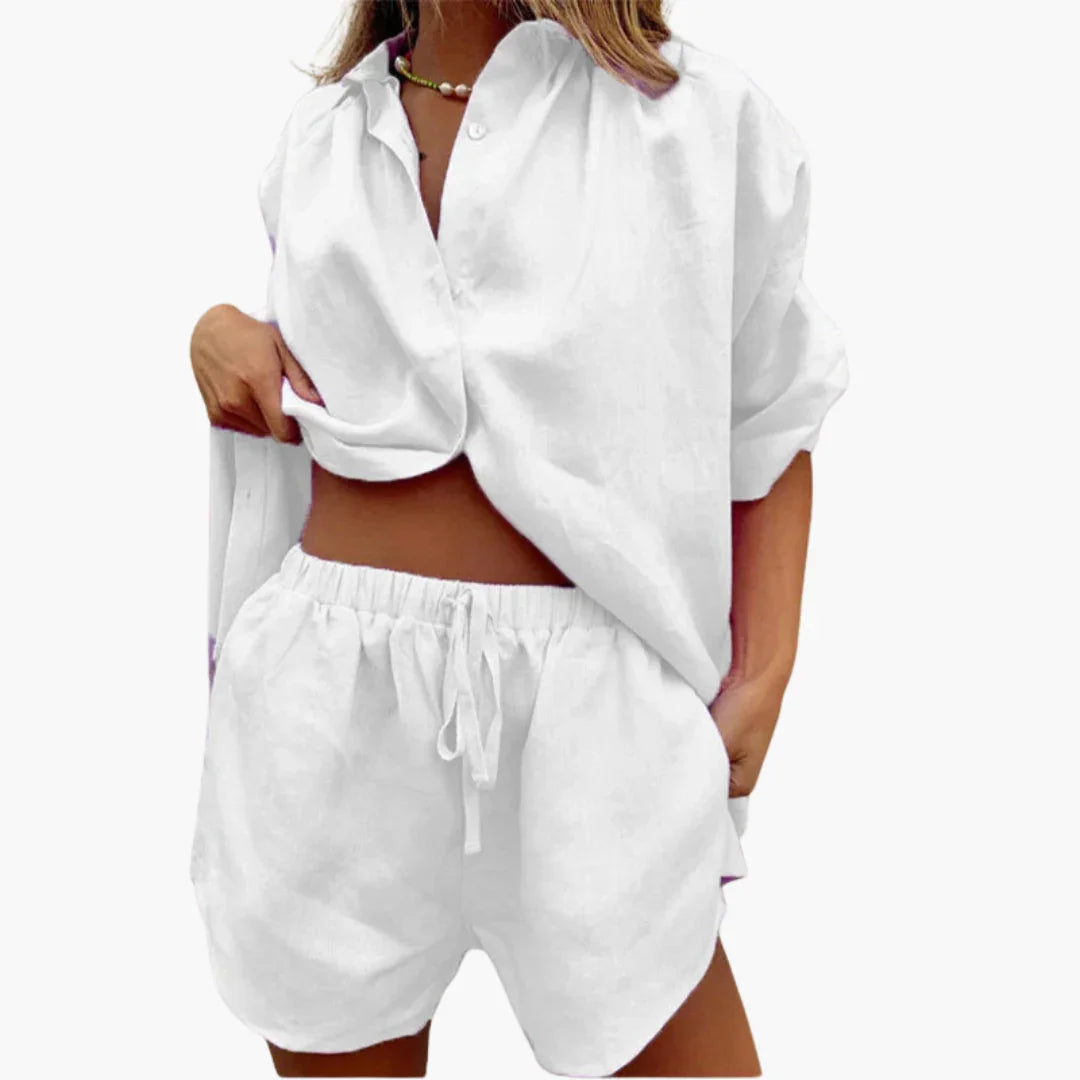 Tweedelige dames set met knopenlijst en shorts