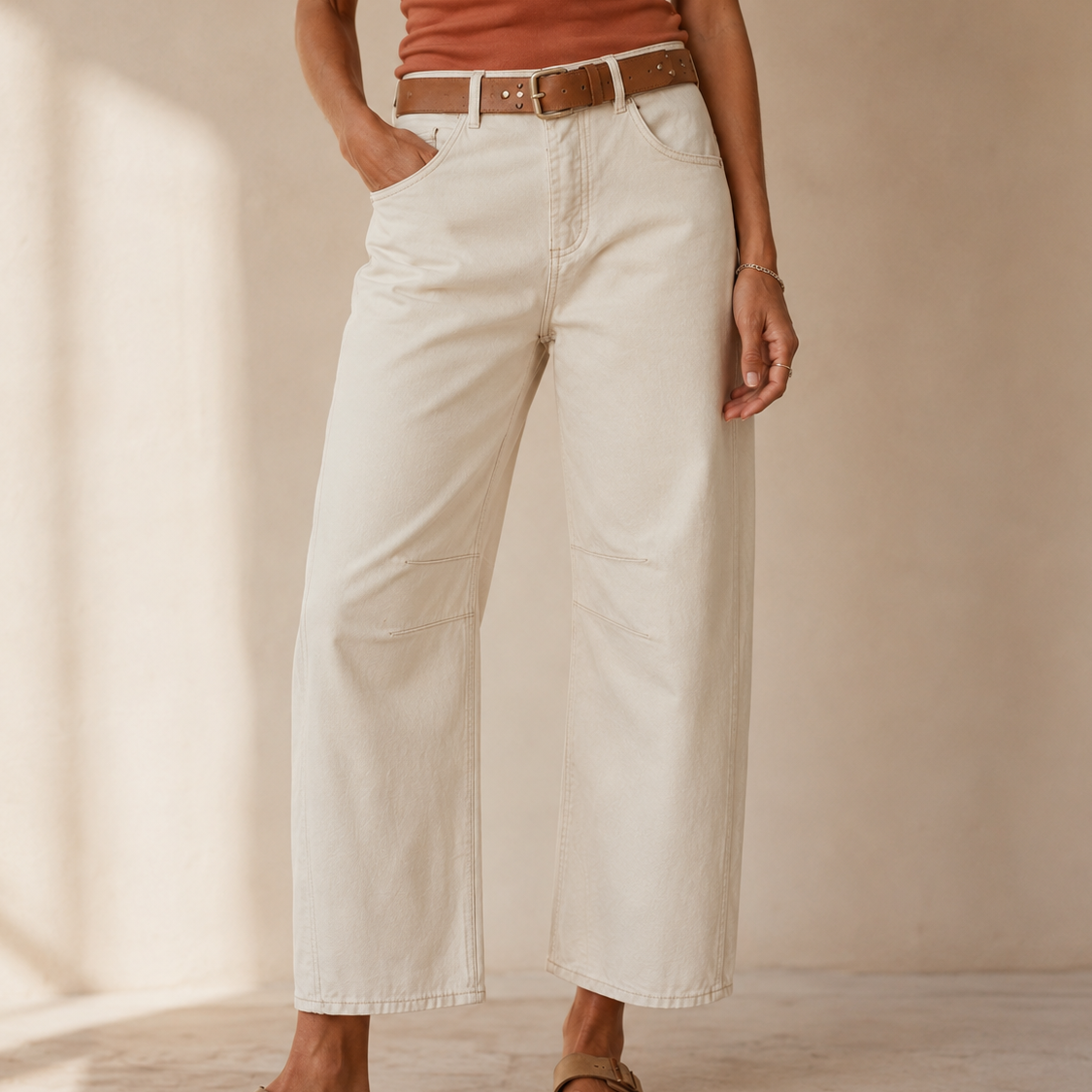 Verkorte rechte broek met stikseldetails